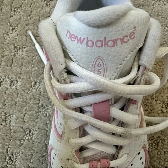 New Balance Girls Tennis Shoes.White&Pink- size 13 1/2 kids- non-marking sole. - Picture 4 of 8